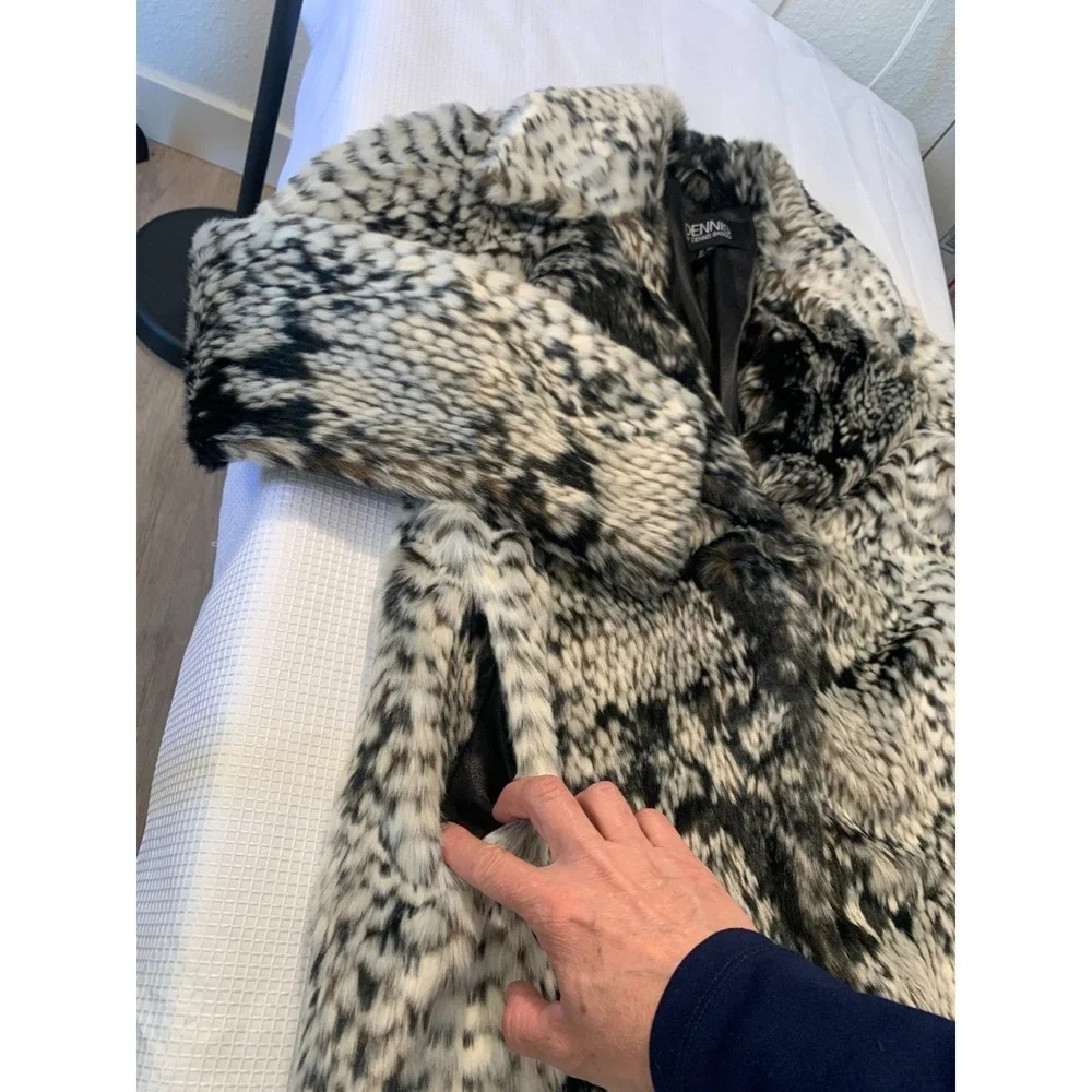 (F-174) Dennis Basso Faux Fur Coat QVC Women XXS Black White Leopard Jacket‎ New